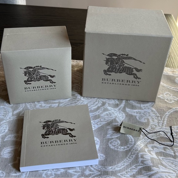 Burberry Men’s Watch - Picture 6 of 16